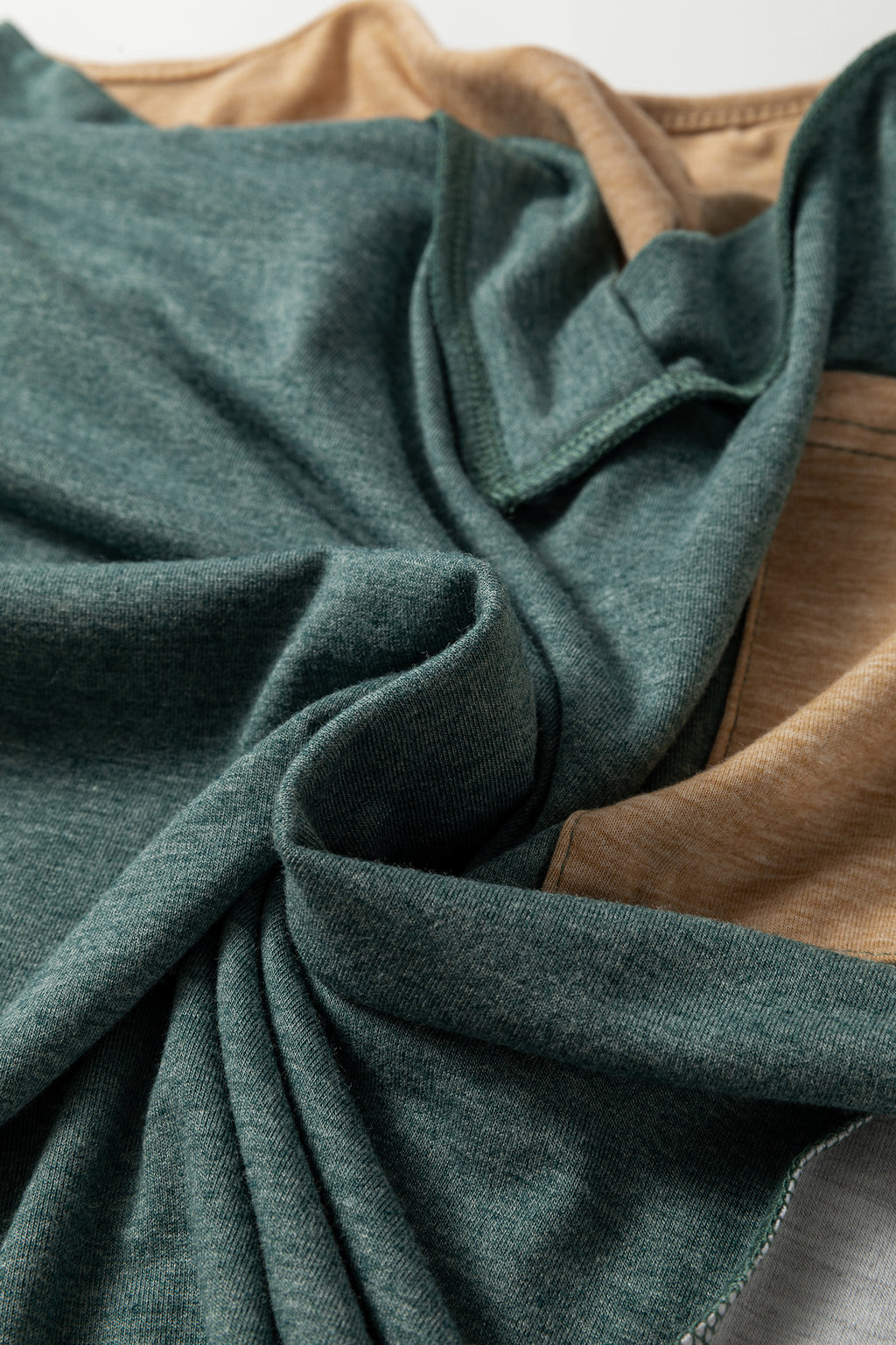 Four Leaf Clover Exposed Stitching Colorblock V Neck Long Sleeve Top